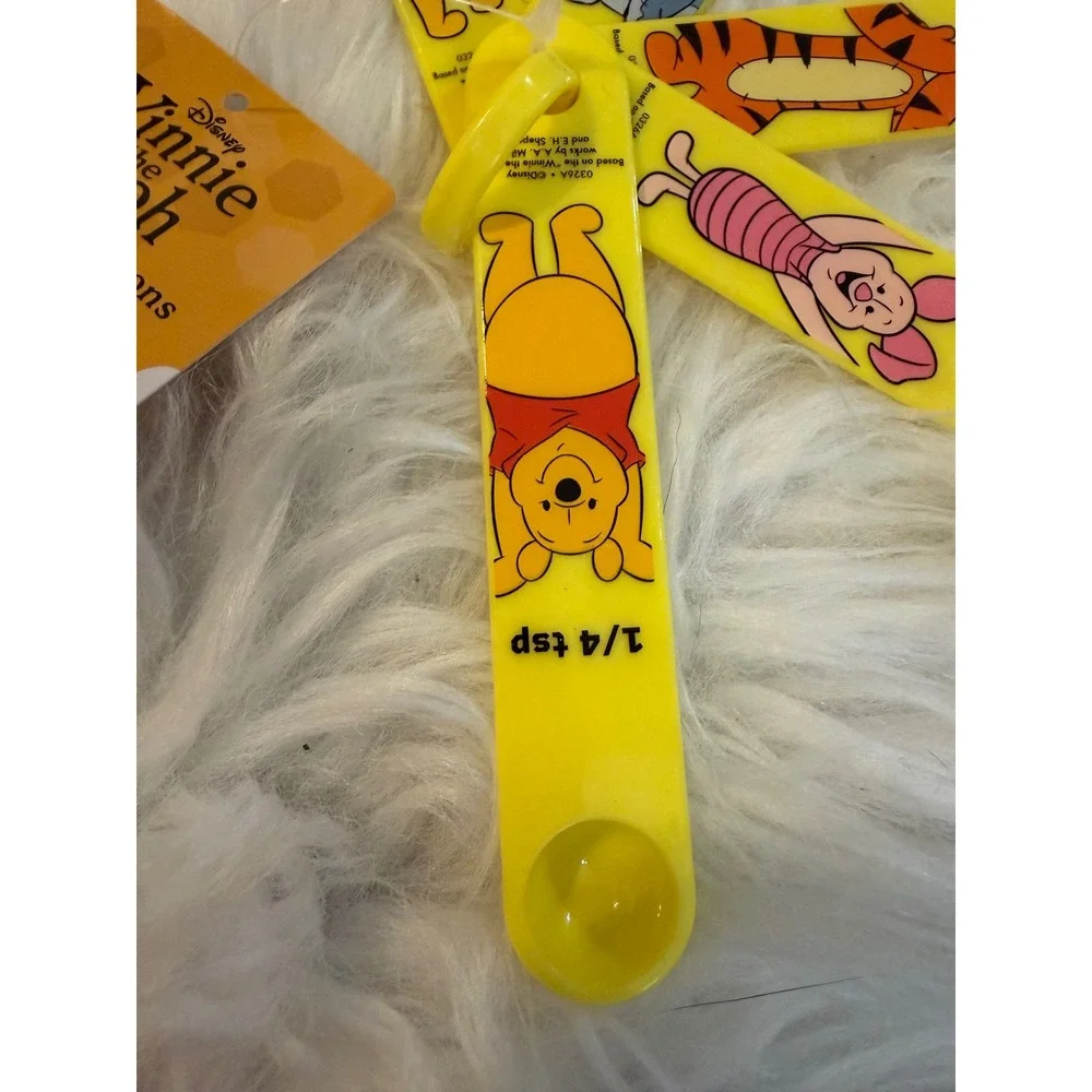 Disney Winnie the Pooh Measuring Spoons Set Yellow Tigger Eeyore Piglet NWT